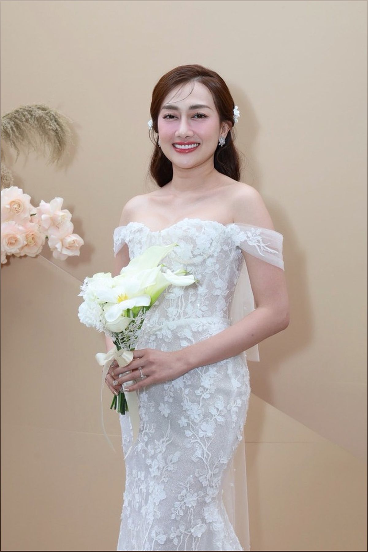 Những bộ váy cưới tinh khôi và lộng lẫy của cô dâu xứ Huế - -360730107