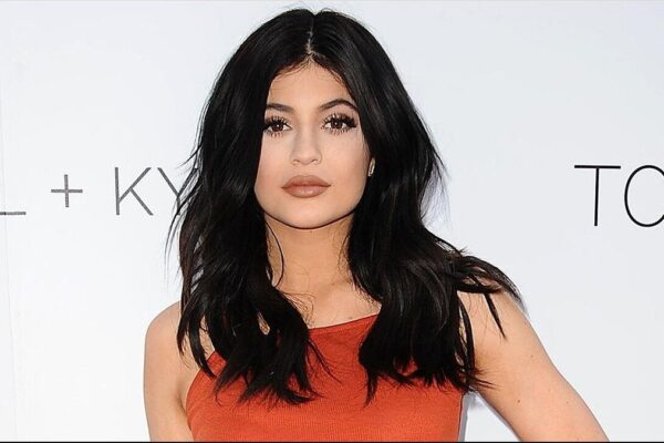 kylie jenner t tin v quy n 70329 1706317275364