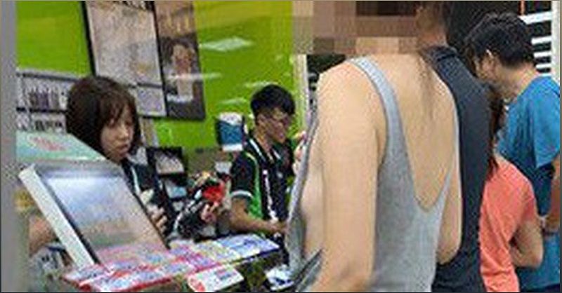 Cô gái gợi cảm ở Đài Loan gây tranh cãi với phong cách ăn mặc táo bạo - -1043991530