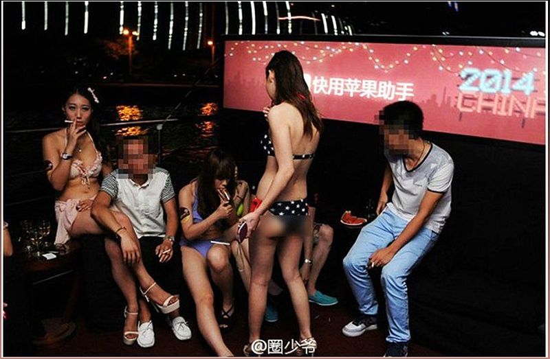 ChinaJoy 2014: Sự tranh cãi về việc sử dụng showgirl và PG yêu kiều - -1569772067