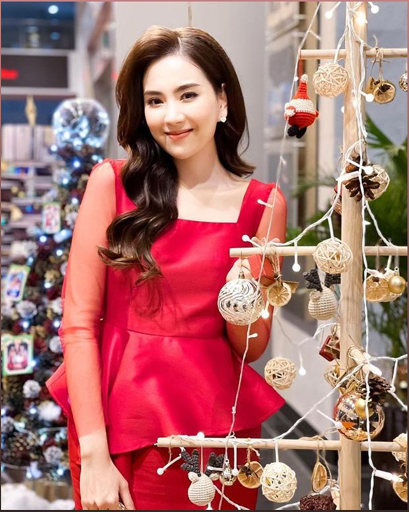Dàn hot girl Việt đón Giáng sinh: Những bộ ảnh hấp dẫn và những món quà đặc biệt - 535609120