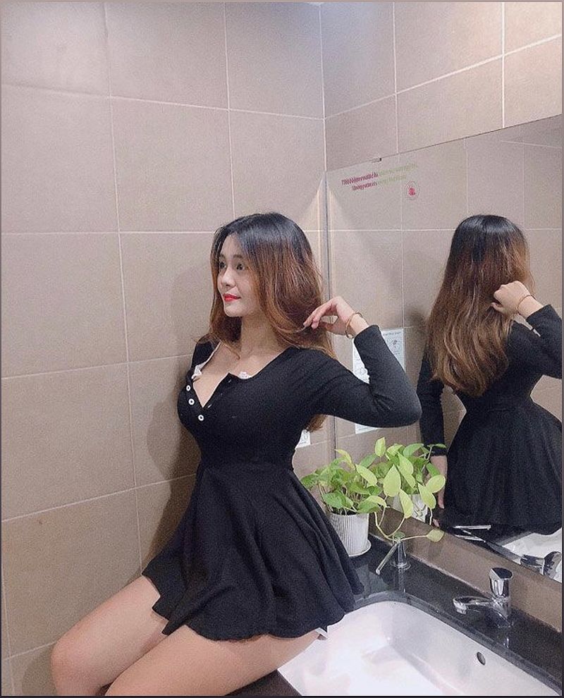 Nguyễn Vy - Hot girl xinh đẹp khoe vòng một nóng bỏng - -1703681575