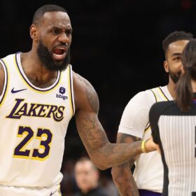 lebron james v lakers th t v ng v 105322 1711460783400