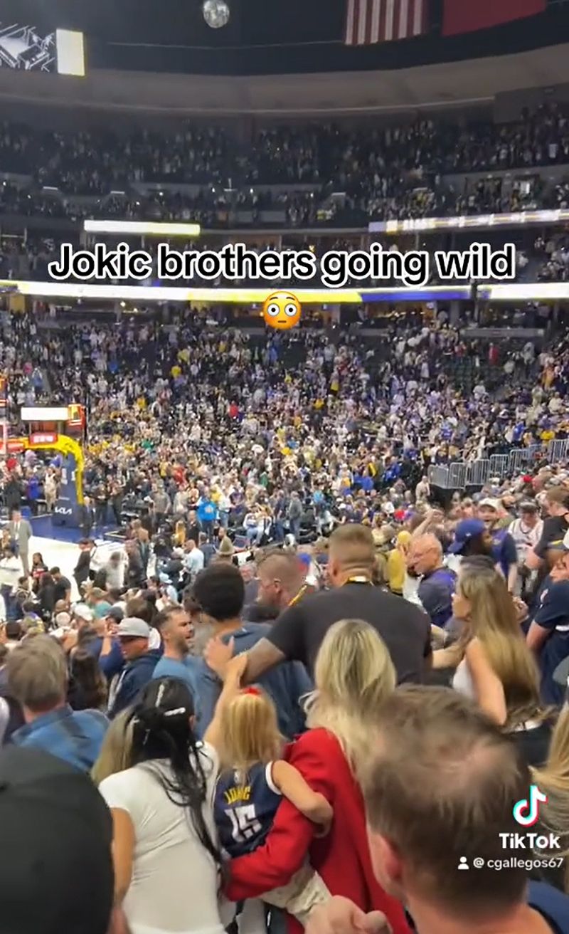 Anh em Nikola Jokic góp phần giúp Nuggets giành chiến thắng, xảy ra ẩu đả với fan hâm mộ Lakers - 944930386